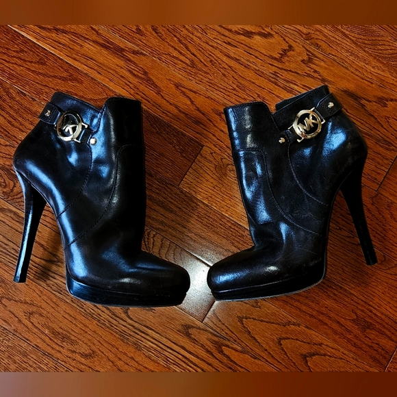 Unique MICHAEL  KORS woman Heeled Boots Size 7M Color Brown. - Picture 1 of 4